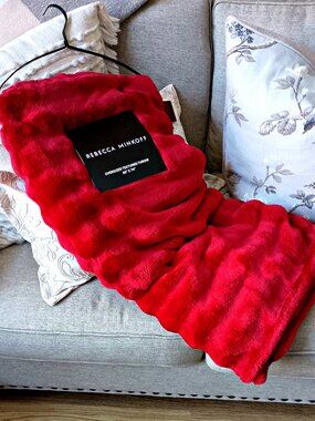 NEW! EXQUISITE LUXURY PLUSH REBECCA MINKOFF BLANKET